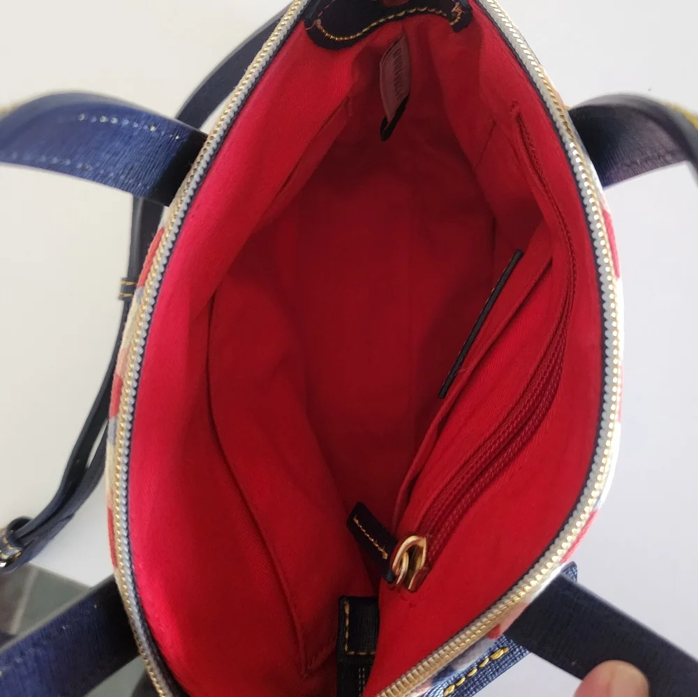 Cute Dooney & Bourke Plaid Small Bag. - Picture 9 of 10